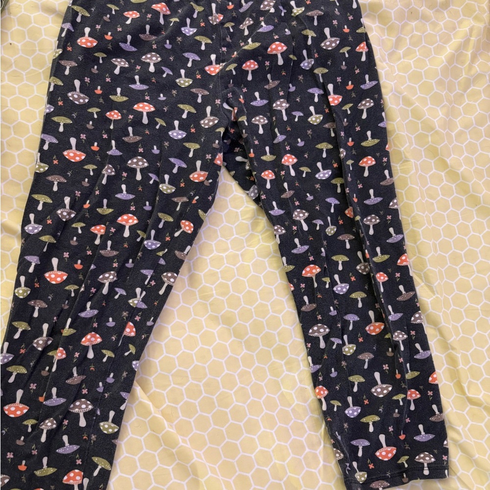 No Boundaries Black Mushroom Print Leggings